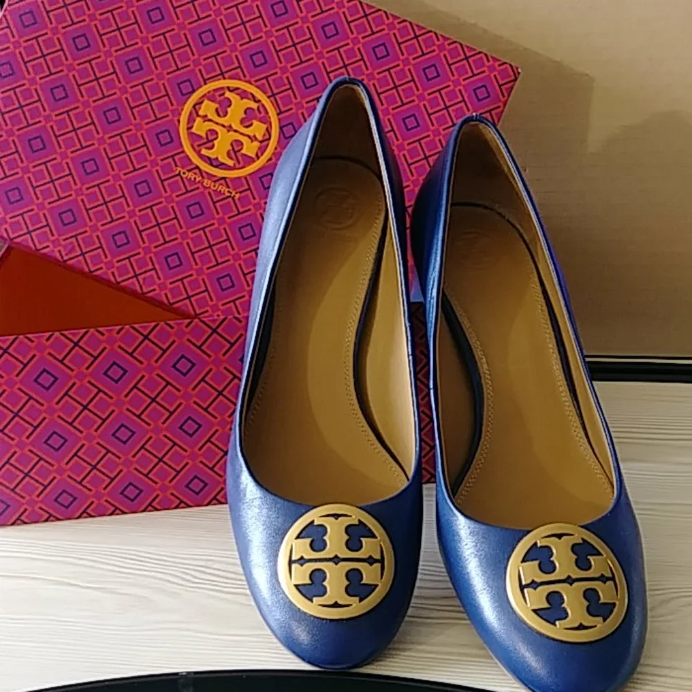Tory Burch Size 10 Blue Block Heels - Picture 2 of 10